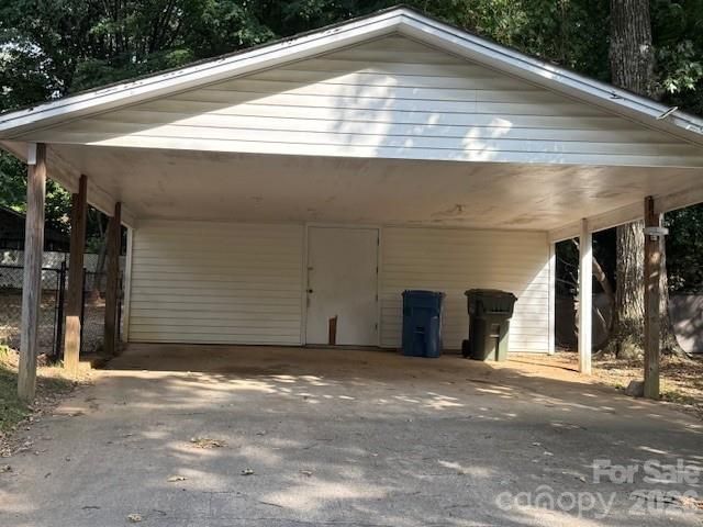 706 12th Avenue NE, Hickory, NC 28601