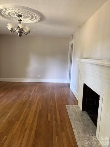 706 12th Avenue NE, Hickory, NC 28601