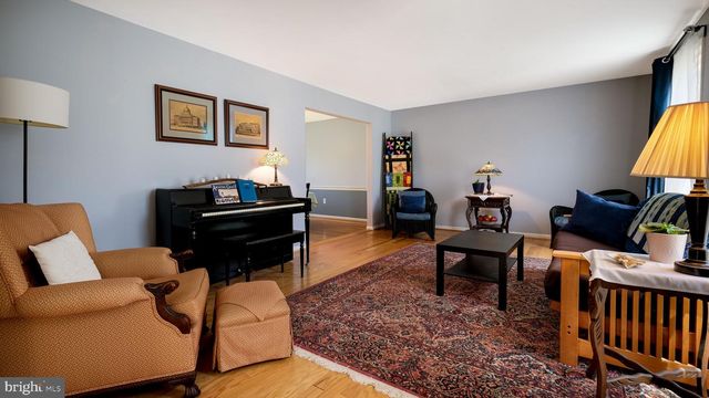 634 CONESTOGA LN, Lansdale, PA 19446