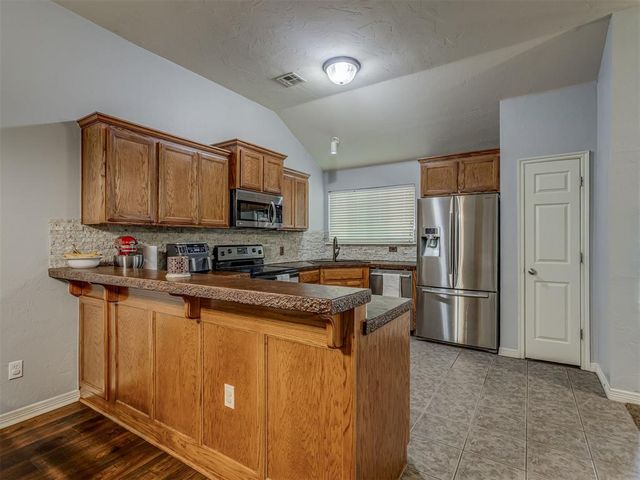 1000 Westridge Drive, Yukon, OK 73099