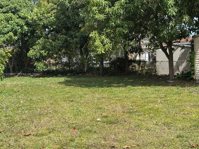 16981 NE 8th Ct, North Miami Beach, FL 33162