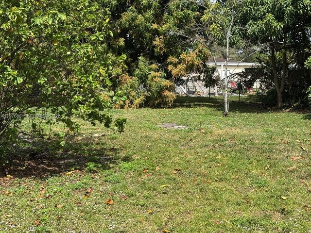 16981 NE 8th Ct, North Miami Beach, FL 33162