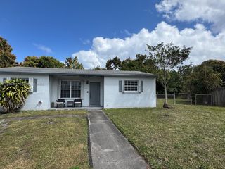 16981 NE 8th Ct, North Miami Beach, FL 33162