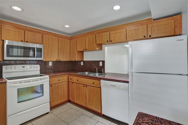 1601 NE 191 ST B112, Miami, FL 33179