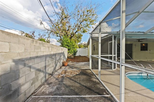 1233 LORIE CIRCLE, Brandon, FL 33510