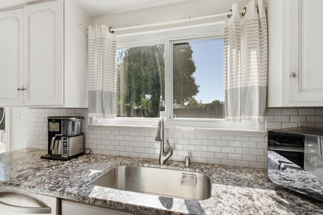 5730 Casa Grande Ave, Rocklin, CA 95677