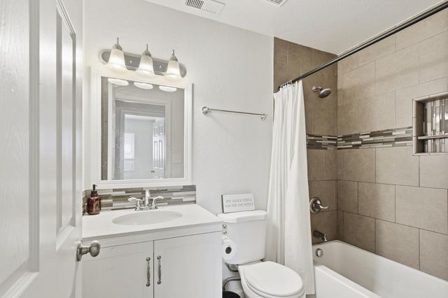 5730 Casa Grande Ave, Rocklin, CA 95677