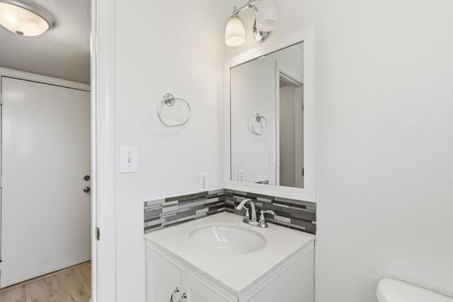 5730 Casa Grande Ave, Rocklin, CA 95677