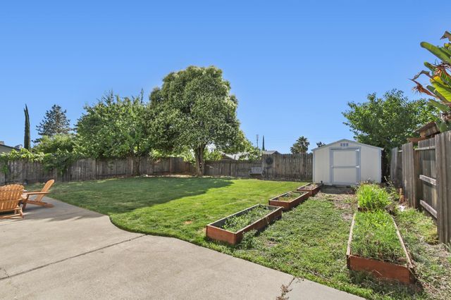 5730 Casa Grande Ave, Rocklin, CA 95677