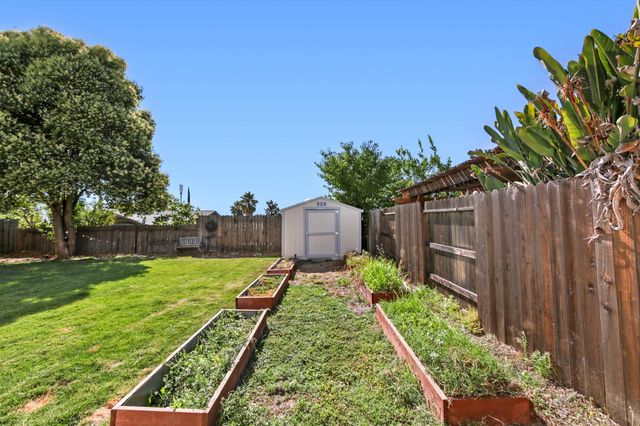 5730 Casa Grande Ave, Rocklin, CA 95677