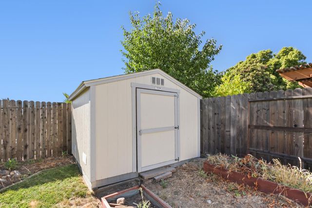 5730 Casa Grande Ave, Rocklin, CA 95677