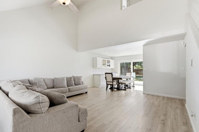 5730 Casa Grande Ave, Rocklin, CA 95677