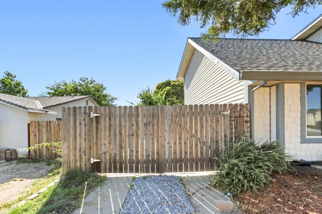 5730 Casa Grande Ave, Rocklin, CA 95677