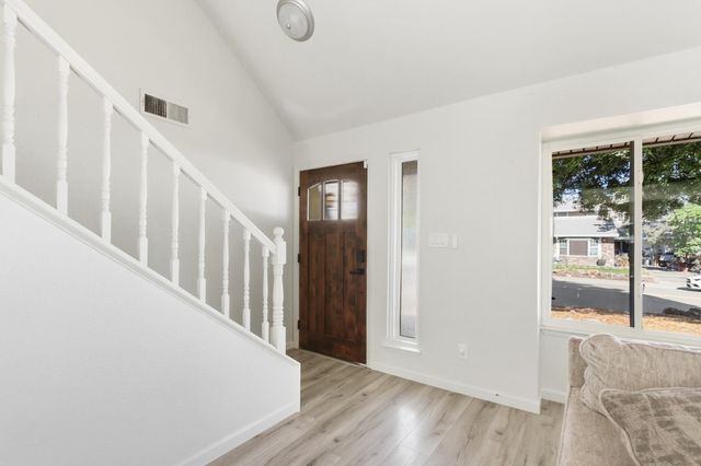 5730 Casa Grande Ave, Rocklin, CA 95677