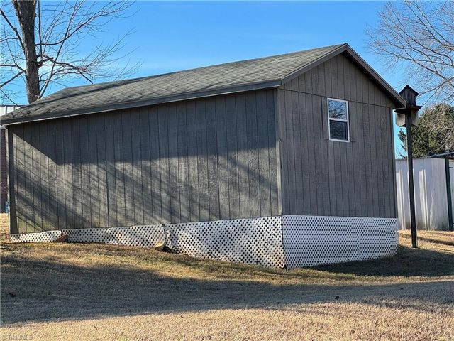 601 Meadowbrook Drive, King, NC 27021