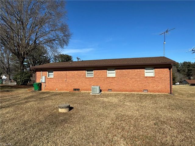 601 Meadowbrook Drive, King, NC 27021