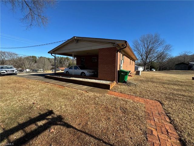 601 Meadowbrook Drive, King, NC 27021