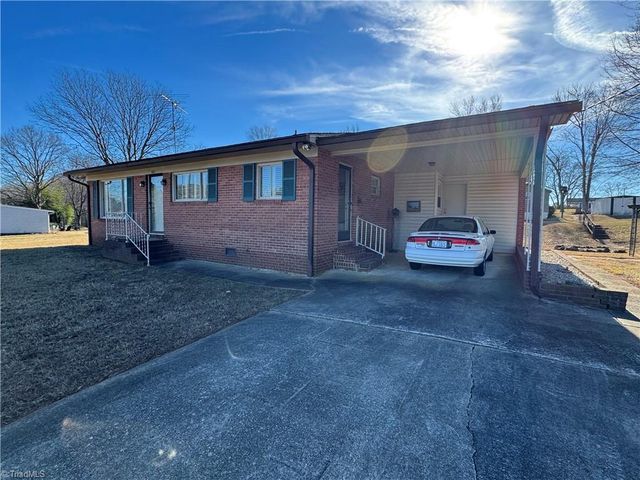 601 Meadowbrook Drive, King, NC 27021