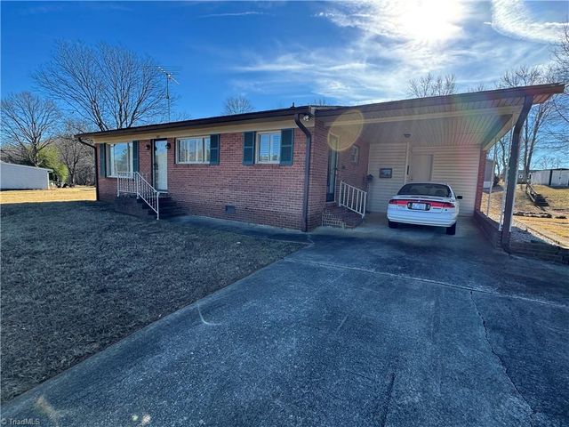 601 Meadowbrook Drive, King, NC 27021