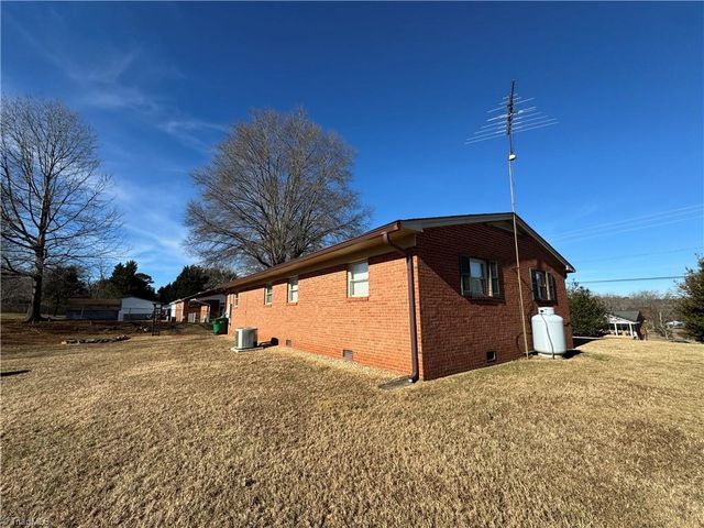 601 Meadowbrook Drive, King, NC 27021