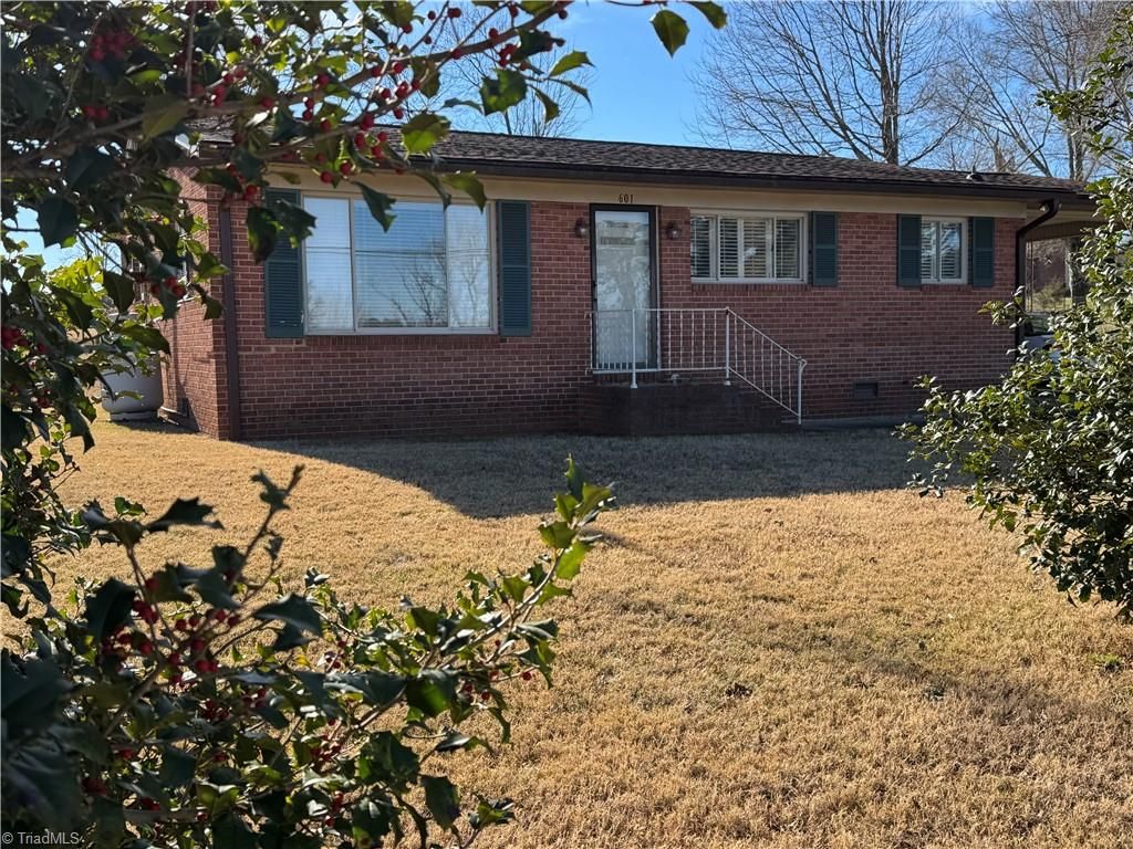 601 Meadowbrook Drive, King, NC 27021