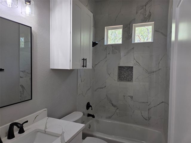 137 Waimanalo LN, Bastrop, TX 78602