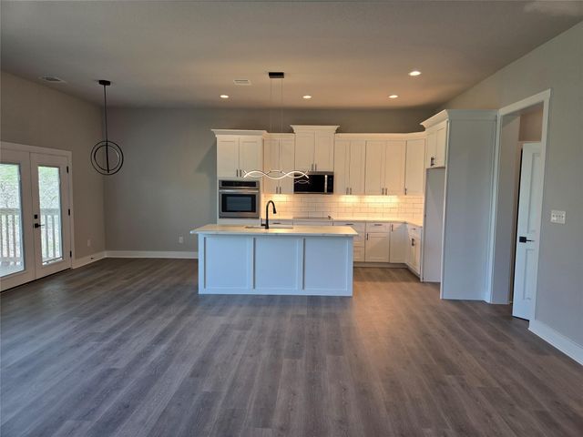 137 Waimanalo LN, Bastrop, TX 78602