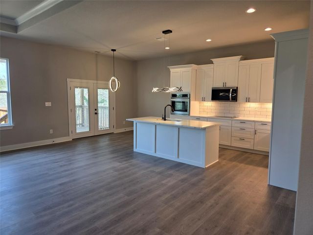 137 Waimanalo LN, Bastrop, TX 78602