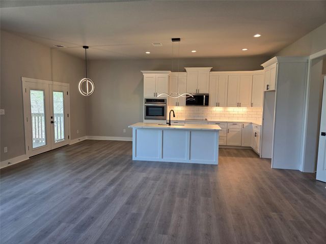 137 Waimanalo LN, Bastrop, TX 78602