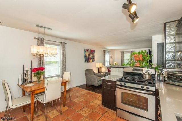257 Mccosh Rd, Clifton City, NJ 07043