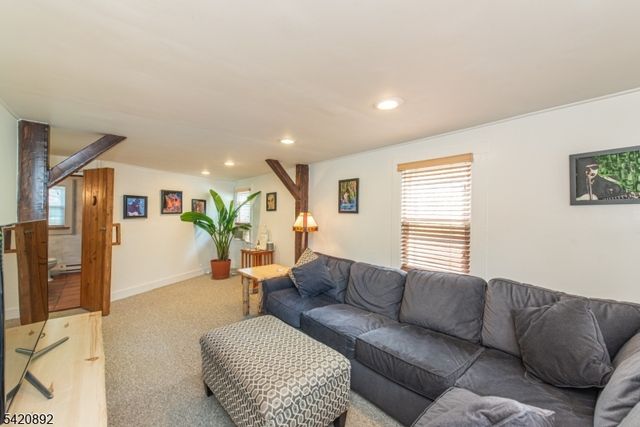 257 Mccosh Rd, Clifton City, NJ 07043