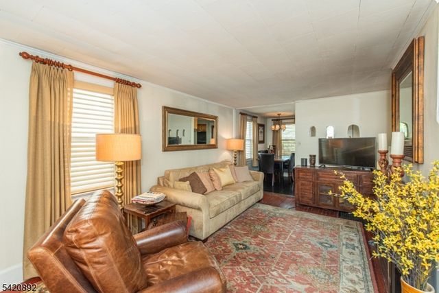 257 Mccosh Rd, Clifton City, NJ 07043