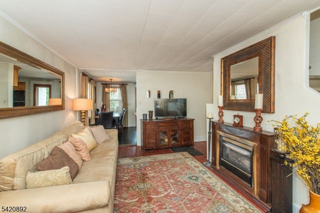 257 Mccosh Rd, Clifton City, NJ 07043