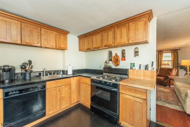 257 Mccosh Rd, Clifton City, NJ 07043