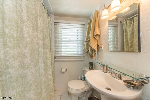 257 Mccosh Rd, Clifton City, NJ 07043