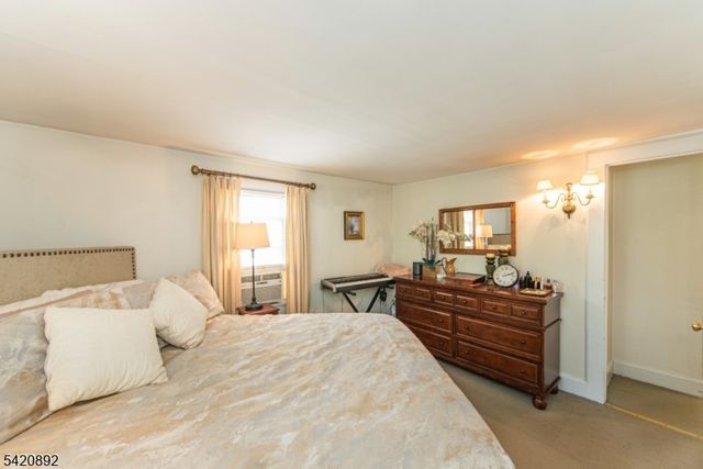 257 Mccosh Rd, Clifton City, NJ 07043