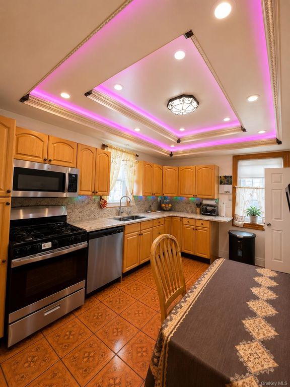 12720 95th Avenue, Richmond Hill, NY 11419 — photo 3
