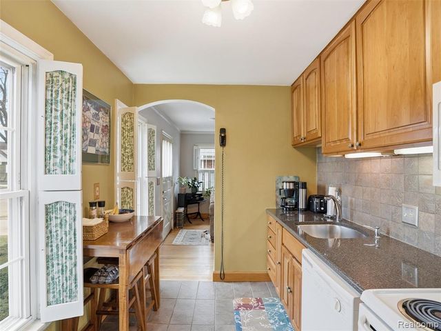 15139 University Street, Allen Park, MI 48101