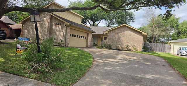 1910 Quail Meadow Drive, Missouri City, TX 77459