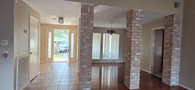 1910 Quail Meadow Drive, Missouri City, TX 77459