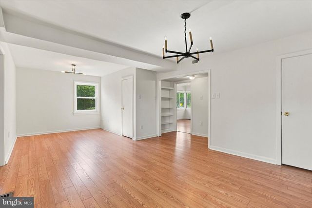 8105 MACARTHUR RD, Wyndmoor, PA 19038
