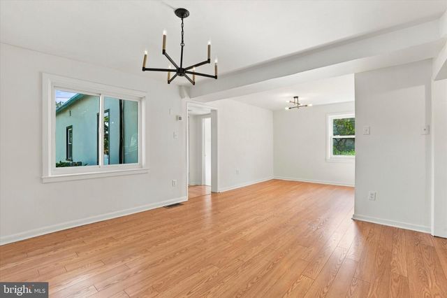 8105 MACARTHUR RD, Wyndmoor, PA 19038