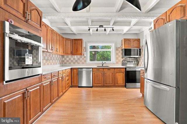 8105 MACARTHUR RD, Wyndmoor, PA 19038