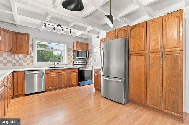8105 MACARTHUR RD, Wyndmoor, PA 19038