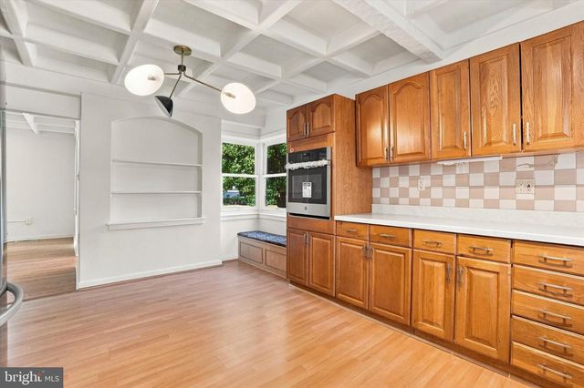 8105 MACARTHUR RD, Wyndmoor, PA 19038