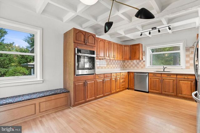 8105 MACARTHUR RD, Wyndmoor, PA 19038
