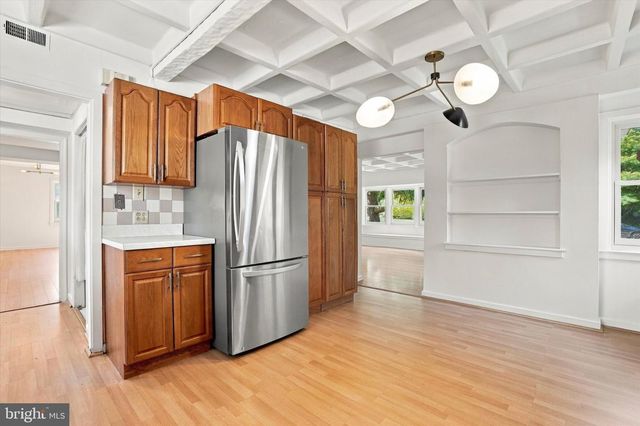 8105 MACARTHUR RD, Wyndmoor, PA 19038