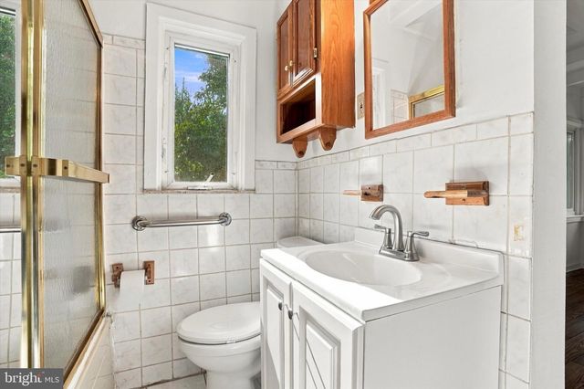 8105 MACARTHUR RD, Wyndmoor, PA 19038