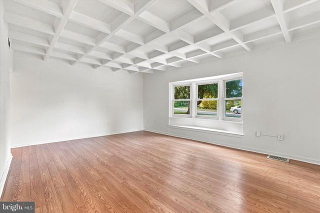 8105 MACARTHUR RD, Wyndmoor, PA 19038