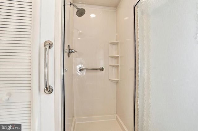 8105 MACARTHUR RD, Wyndmoor, PA 19038